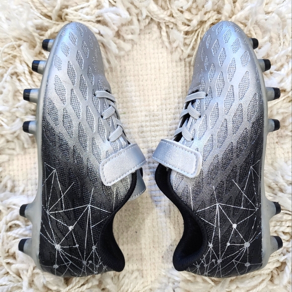 Boy/Girls Size 2 Soccer Cleats, silver/black, No Tie Closure - Picture 1 of 14
